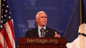 卸任後首場重大演說 彭斯籲美台洽簽貿易協定美國前副總統彭斯14日在華府發表卸任後首場美中政策重大演說，他呼籲美國與中國經濟脫鉤，與台灣洽簽貿易協定。中央社記者徐薇婷華盛頓攝 110年7月15日