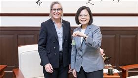 蔡英文總統今（19）日接見「美國亞利桑納州州長郝愷悌訪問團」。（圖／總統府提）