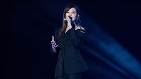 梁靜茹被指日前唱《燕尾蝶》時破音大翻車。 （圖／翻攝自梁靜茹微博）