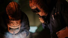 苗栗煉鋼廠，建順煉鋼廠，工安意外，工人失足墜落1千度電爐，燒到只剩骨頭(圖／翻攝自煉鋼廠官網)