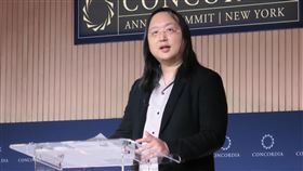 唐鳳紐約演講  倡AI強化審議式民主數位發展部長唐鳳19日在紐約非營利組織Concordia年度峰會演講，提倡運用人工智慧（AI）技術強化審議式民主。中央社記者尹俊傑紐約攝  112年9月20日