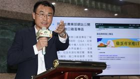 進口蛋風波  陳吉仲：會檢討政策執行過程農業部19日傍晚就專案進口雞蛋議題召開臨時記者會，部長陳吉仲表示，依行政院要求，農業部應該做所有政策執行過程的檢討，有疑義應說明清楚，並提精進措施，避免相關的問題再發生。中央社記者吳家昇攝  112年9月19日