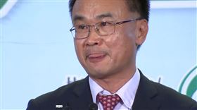 陳吉仲鞠躬暴哭。（圖／翻攝畫面）