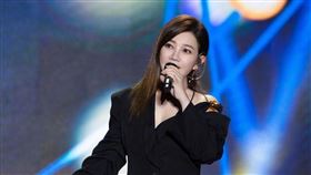 梁靜茹被指日前唱《燕尾蝶》時破音大翻車。 （圖／翻攝自梁靜茹微博）