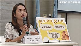 0920雞蛋挑選(記者黃仲丘攝影)