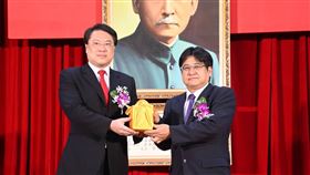 內政部國土管理署今(20）日舉行揭牌暨首任署長吳欣修布達典禮。（圖／內政部提供)