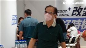 蘇煥智現身郭台銘連署站。(圖/記者陳怡潔攝影)