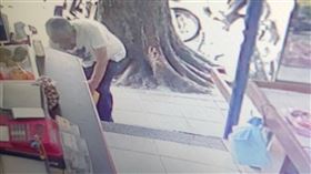 松山蜜世界鮮果廣場誤賣老鼠藥地瓜。（圖／翻攝畫面）