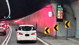 拜託你催油啊！雪山隧道「慢速車示警」沒人甩？一張圖駕駛們全怒了