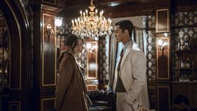 朴敘俊（右）搭檔韓韶禧（左）的《京城怪物》。（圖／Netflix提供）