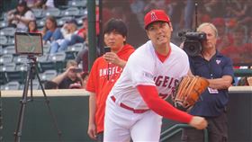 大谷翔平先發出戰巨人美國職棒日本球星大谷翔平揮別前一場抽筋提前退場的陰霾，9日在洛杉磯天使主場先發，出戰舊金山巨人隊，賽前練投。中央社記者林宏翰洛杉磯攝  112年8月10日