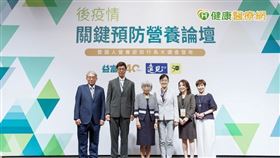 高齡與慢性病民眾，因為免疫功能及耐受性比一般人更差，不但更容易感染，也更容易演變成重症患者