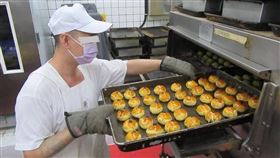 中秋限定的法務部矯正署台東泰源監獄「鐵窗牌蛋黃酥」。圖／泰源監獄提供