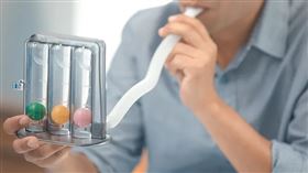 說話時的呼吸調節非常重要，因為聲帶能否有效率的震動、以發出清晰不含糊的聲音，與所通過的氣流量息息相關