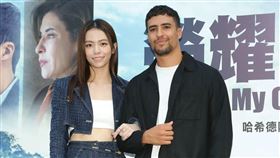 宋芸樺和法國男星沙伊恩布曼丁為電影《榮耀之路》造勢。（圖／記者楊澍攝影）