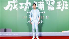 藍正龍帥氣出席《成功補習班》首映會。（圖／華納兄弟提供）