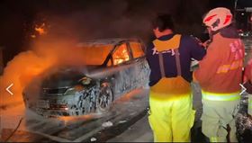 轎車,基隆,路邊停車格,起火,燃燒
