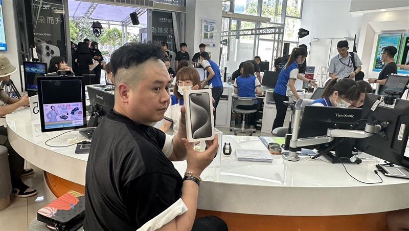 直擊／iPhone15開賣！頭香哥10天前就排隊
