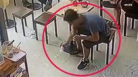 500元紙鈔被電扇吹走，小吃店，男子裝沒事撿500元占為己有，侵占(圖／翻攝自社會事新聞影音臉書)