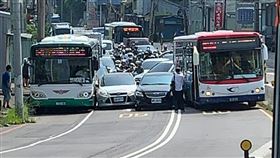 關渡橋,龍米路,停車場,塞爆,擦撞,公車,