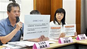 加熱菸傳9月底上市？立委林為洲（左）批比審「救命藥」快。（圖／記者簡浩正攝影）