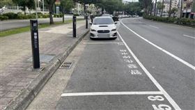 交通局在共104格停車位旁建置智慧停車柱。（圖／交通局提供）