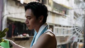 劉冠廷在《老狐狸》飾演無殼蝸牛。（圖／華映娛樂提供）