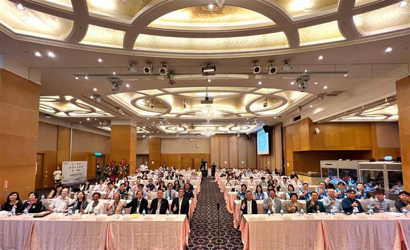 楊文科出席世界客家研究大會期許發揚客家