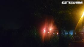 屏東科技公司廠房大火出現復燃現象，火勢已延燒至第二廠區。（圖／翻攝畫面）