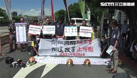 ▲消防員工作權益促進協會上凱道表達訴求，秘書長陳彥凱受訪