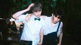 高胥崴、高有翔雙人合作單曲〈不歸路〉。（圖／滾石唱片提供）