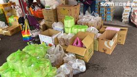 ▲許多熱心的民眾自發性的提供飲料糧食至現場，物資多到滿出來。（圖／義消林詠智授權提供）