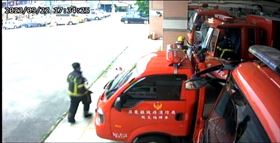 明揚科技大火，屏東屏二分隊4名消防人員殉職。（圖／消防署提供）