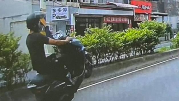 騎車上路「翹孤輪」　當心吃超貴罰單