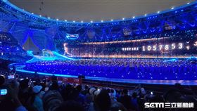 ▲杭州亞運開幕式聖火傳遞，代表火炬線上傳遞參與者的「虛擬數位火炬手」跑進場。（圖／記者劉彥池攝影）。（圖／記者劉彥池攝影）