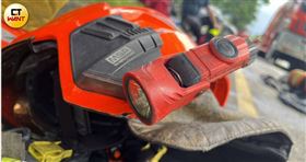 屏東惡火！消防隊出生入死「手電筒都融化了」，圖／CTWANT