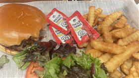 美國專欄作家大衛在機場用餐，竟花費78美元。（圖／翻攝自X）