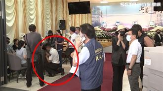 明揚爆炸4勇消殉職　分隊長靈堂下跪痛哭