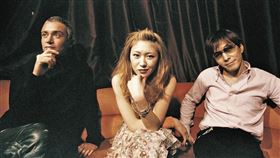 日本天團「globe」地球樂團女主唱KEIKO在10年前病倒（圖／翻攝自推特）