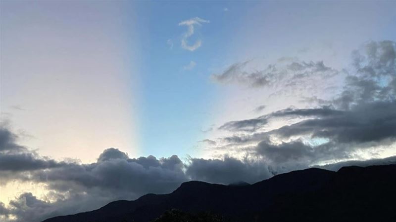 他抬頭驚見注音雲　網笑：老天也不想聊天