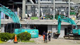 屏東明揚廠房爆炸  4消防殉職、多人輕重傷屏東科技產業園區明揚國際公司廠房爆炸，讓4名消防員殉職、11名警義消輕重傷。有義消24日受訪時感嘆，出勤最怕就是遇到鐵皮屋及工廠火警，因為不確定性很高。圖為明揚廠房爆炸事故現場一景。中央社記者李卉婷攝  112年9月24日