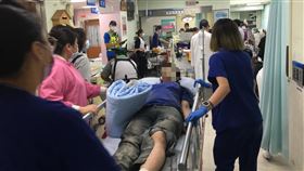 屏東明揚工廠火警 逾百人受傷送醫屏東明揚國際公司22日傍晚發生火警，甚至引發爆炸意外，導致逾百人受傷送醫，縣府啟動大量傷患機制。（屏基提供）中央社記者李卉婷傳真112年9月23日