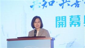 蔡英文總統今（25）日出席「世界臺灣商會聯合總會第29屆年會暨第3次理監事聯席會議開幕典禮」。（圖／總統府提供)