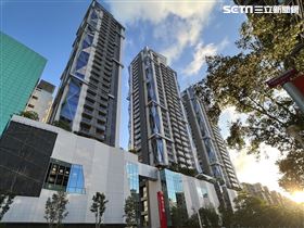 新光三越「鑽石塔Diamond Towers」(新光三越忠孝)，記者劉沛妘攝影