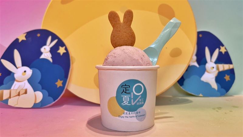 頑皮世界驚現天上宮闕　玉兔啃月餅萌翻網