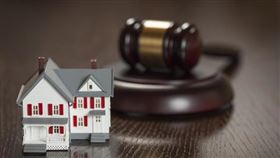 民眾向法院標購拍賣之房屋，也是買賣行為的一種，拍定人應於法院發給不動產權利移轉證書之日起30日內，填具契稅申報書（圖／MyGoNews提供）