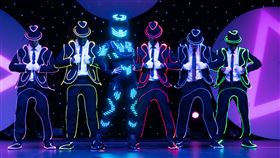 《光影魔幻馬戲團LUMIA》帶來光影的奇幻感受。（圖／寬宏藝術提供）