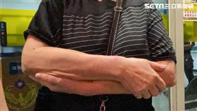 北市曾婦前往派出所領信，卻遭2名警員強押上銬。（圖／記者楊忠翰攝影）