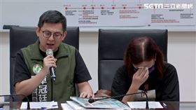 ▲新北市議員卓冠廷、陳乃瑜、山田摩衣於26日上午10:00召開記者會公佈侯友宜市政擺爛，丟包安坑輕軌全身癱瘓工人，不聞不問甚至說謊欺騙家屬的離譜證據