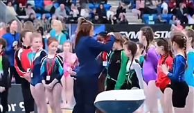 非裔女童頒獎遭略過　畫面曝光千萬人心碎　（圖／翻攝自Ｘ）